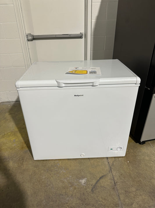 BRAND NEW HOTPOINT CHEST FREEZER MODEL: HCM9STWW FRZ11201S