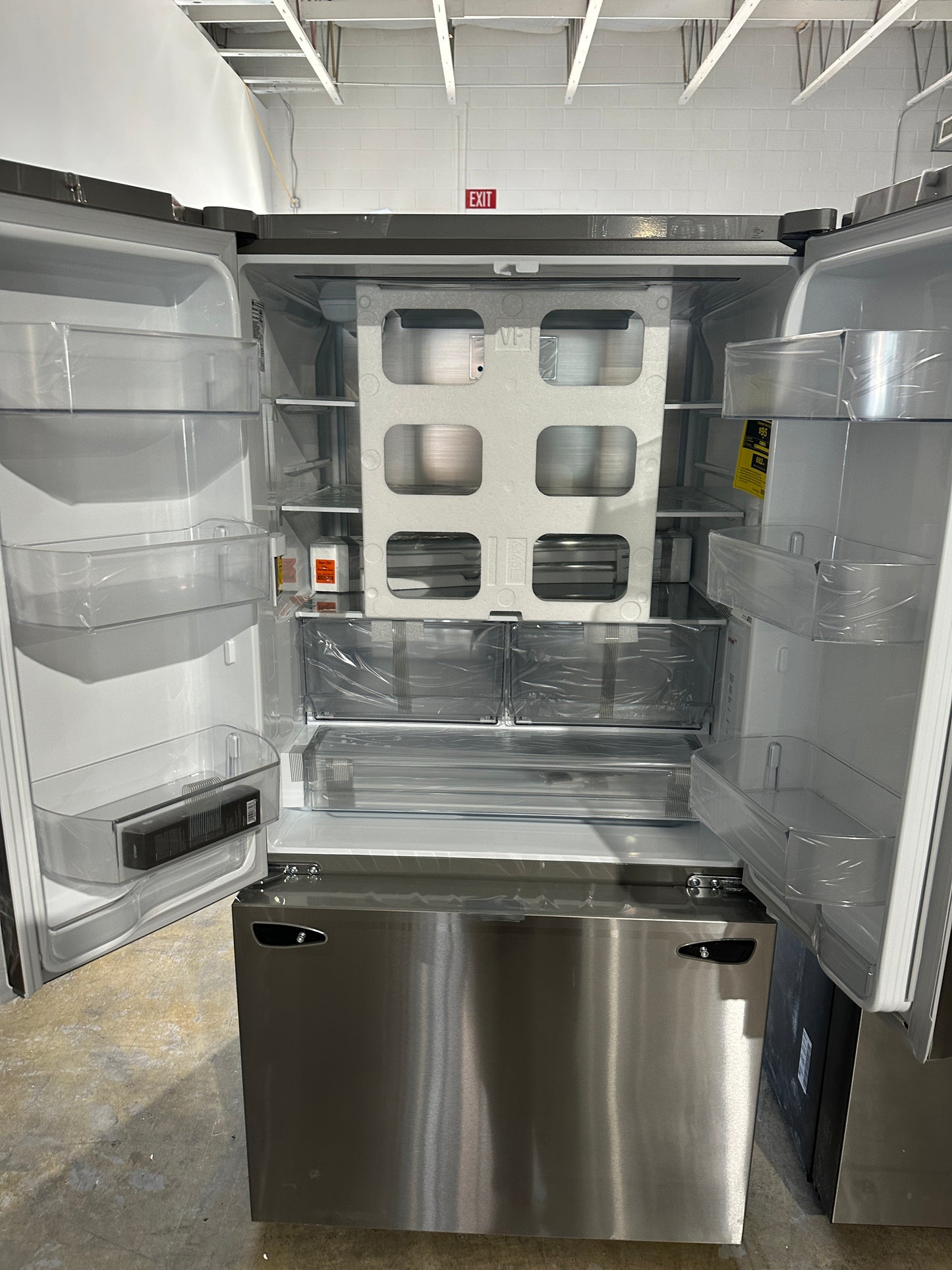 NEW LG STANDARD-DEPTH MAX FRENCH DOOR SMART REFRIGERATOR MODEL: LRFLS3206S REF13457S