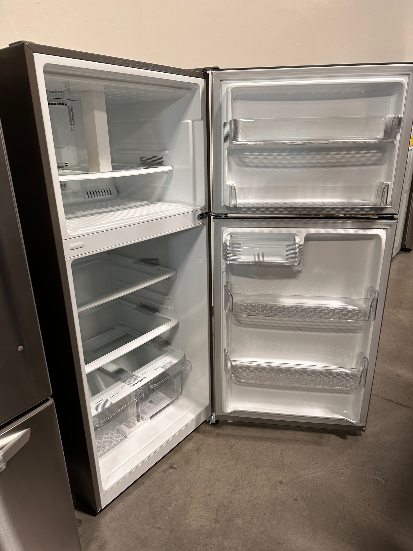 GREAT NEW LG TOP FREEZER REFRIGERATOR MODEL: LTCS20020S REF13220