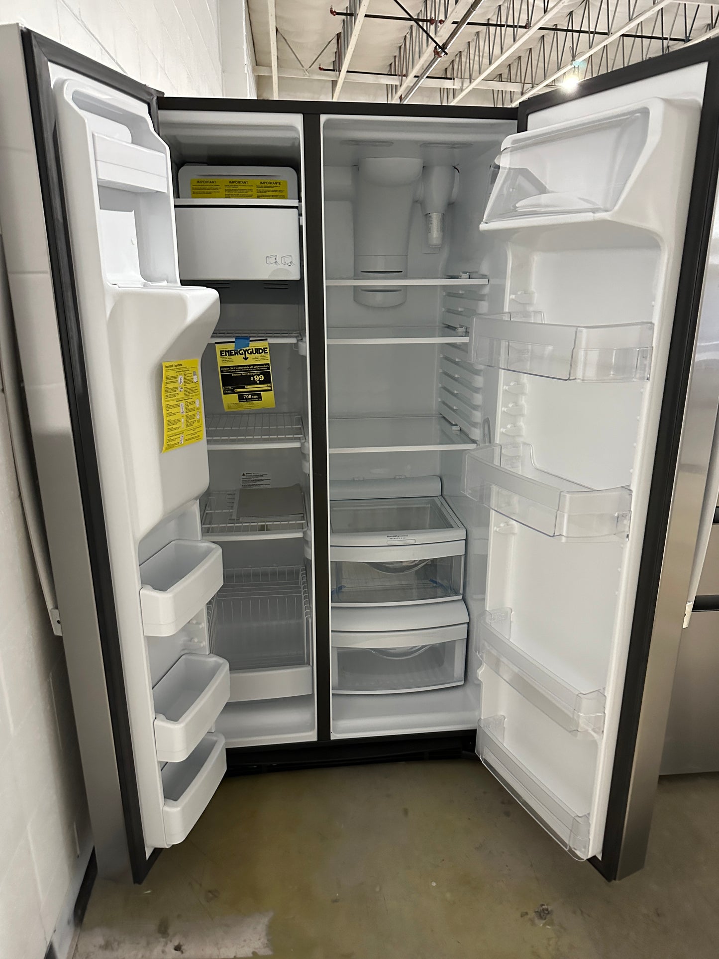 SIDE-BY-SIDE GE REFRIGERATOR with EXTERNAL ICE and WATER DISPENSER MODEL: GSS25GYPFS REF13595S