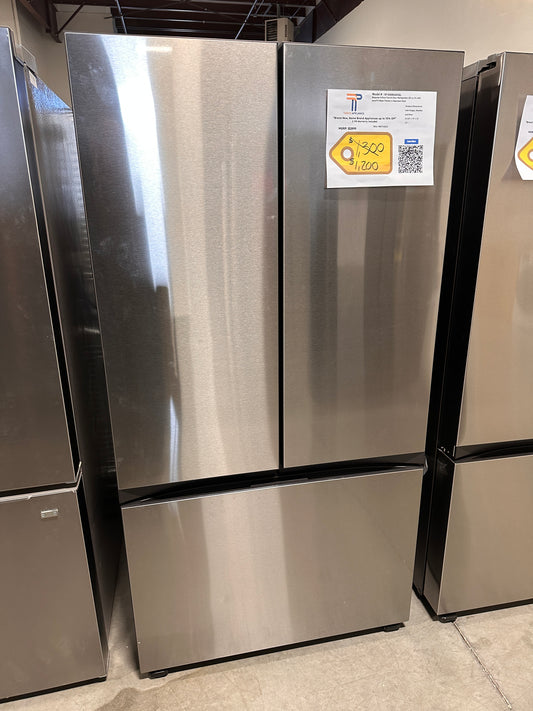GREAT NEW SAMSUNG SMART REFRIGERATOR with AUTOFILL WATER PITCHER MODEL: RF30BB6200QL REF13210