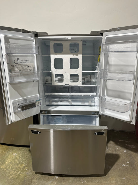 GREAT NEW LG FRENCH DOOR 27.7 CU FT REFRIGERATOR MODEL: LHFS28XBS REF13620S