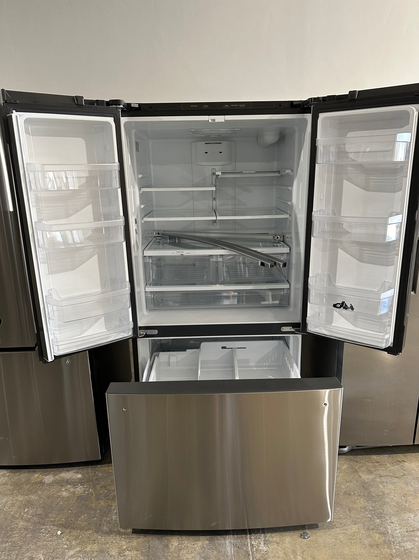 GREAT NEW GE FRENCH DOOR REFRIGERATOR with INTERNAL WATER DISPENSER MODEL: GNE27JYMFS REF13689S