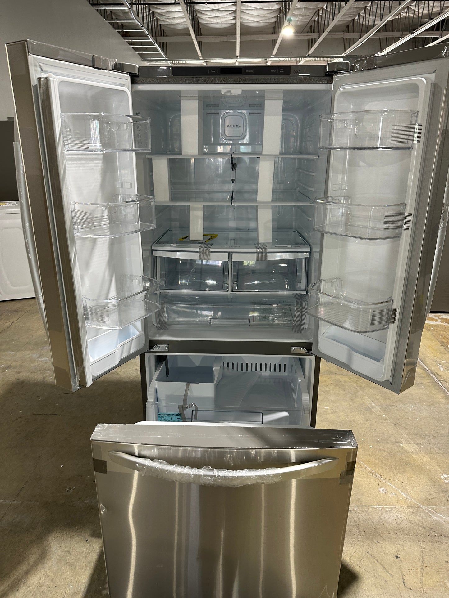 GREAT NEW LG FRENCH DOOR REFRIGERATOR with SMART COOLING SYSTEM MODEL: LFCS22520S REF13664S