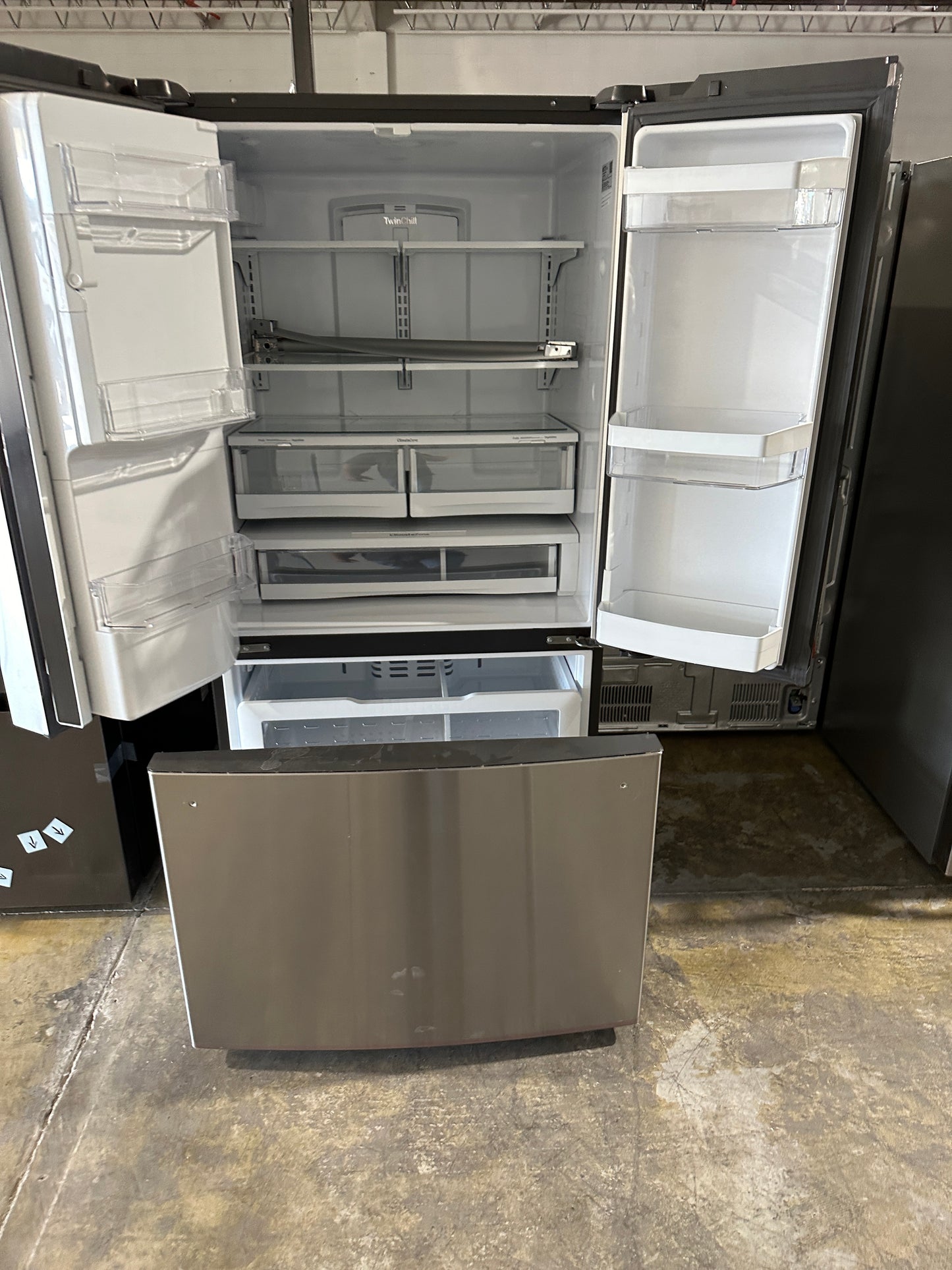 GE - 27.7 Cu. Ft. French Door Refrigerator - Stainless Steel MODEL: GFE28GYNFS REF13687S