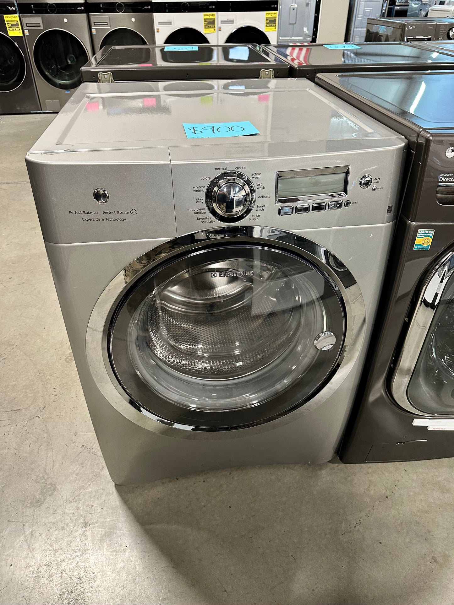 BEAUTIFUL NEW ELECTROLUX FRONT LOAD WASHER - WAS12634