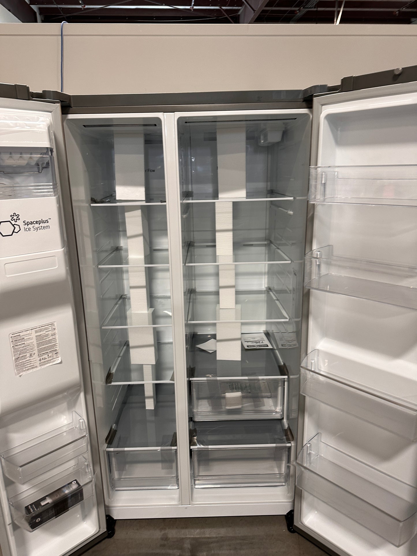GORGEOUS NEW SIDE BY SIDE REFRIGERATOR - REF12544