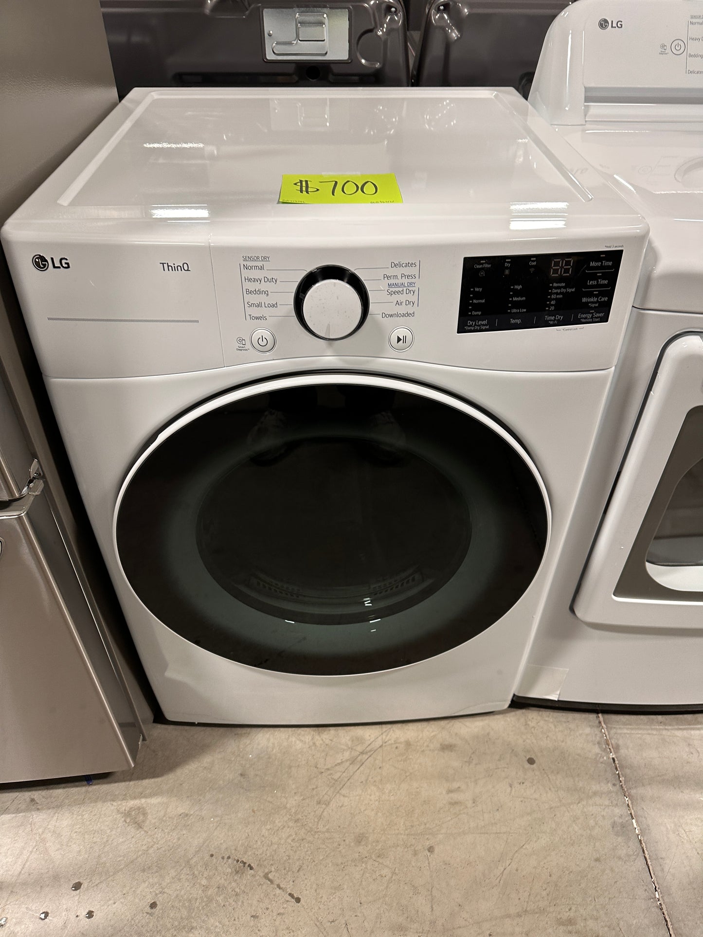 GREAT NEW LG GAS DRYER with BUILT IN INTELLIGENCE - DRY12146