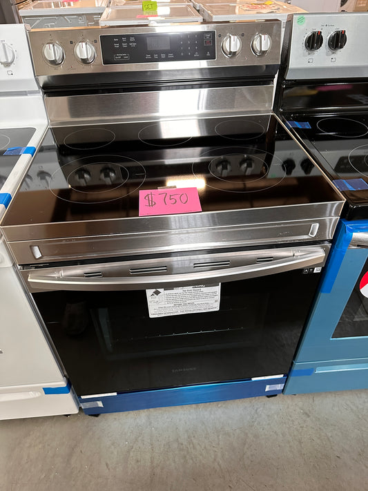 GREAT NEW SAMSUNG ELECTRIC RANGE WITH RAPID BOIL - RAG11695