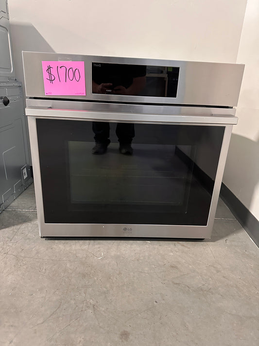 GREAT NEW LG STUDIO ELECTRIC CONVECTION WALL OVEN - WOV11184