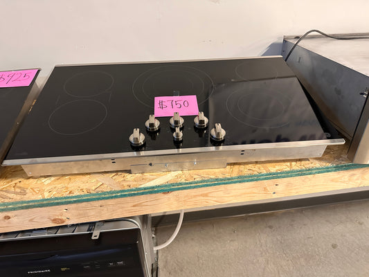 GREAT NEW GE PROFILE ELECTRIC COOKTOP - RAG11630