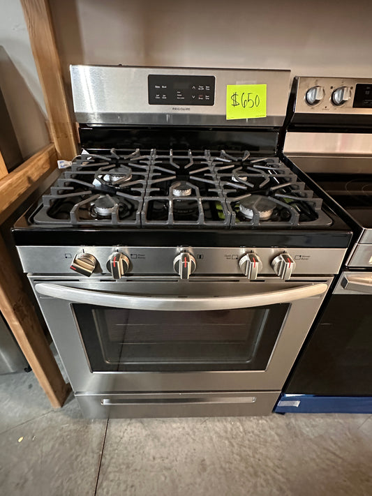 NEW GAS RANGE - STAINLESS STEEL FRIGIDAIRE RANGE - RAG11711