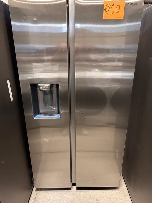 NEW SIDE-BY-SIDE SAMSUNG STAINLESS STEEL REFRIGERATOR - REF12648 RS27T5200SR