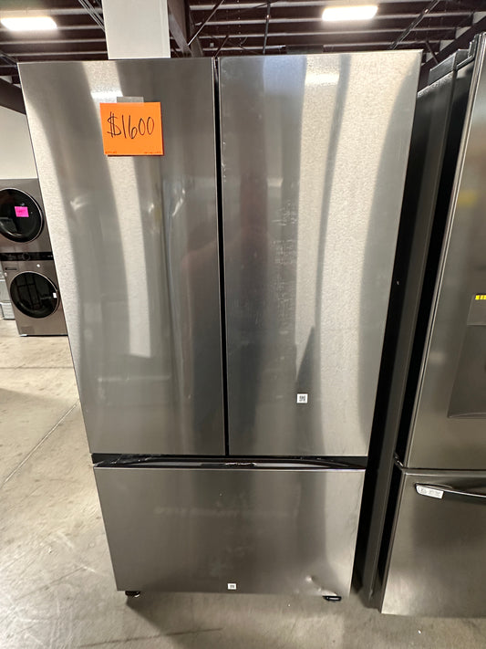 SAMSUNG 3-DOOR FRENCH DOOR REFRIGERATOR with BEVERAGE CENTER - REF12643