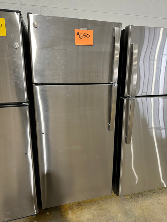 STAINLESS STEEL GE REFRIGERATOR - REF12027S GIE18GSNRSS