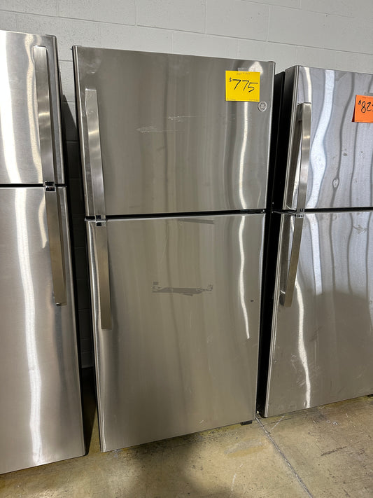 NEW GE STAINLESS REFRIGERATOR - REF12025S GIE19JSNRSS