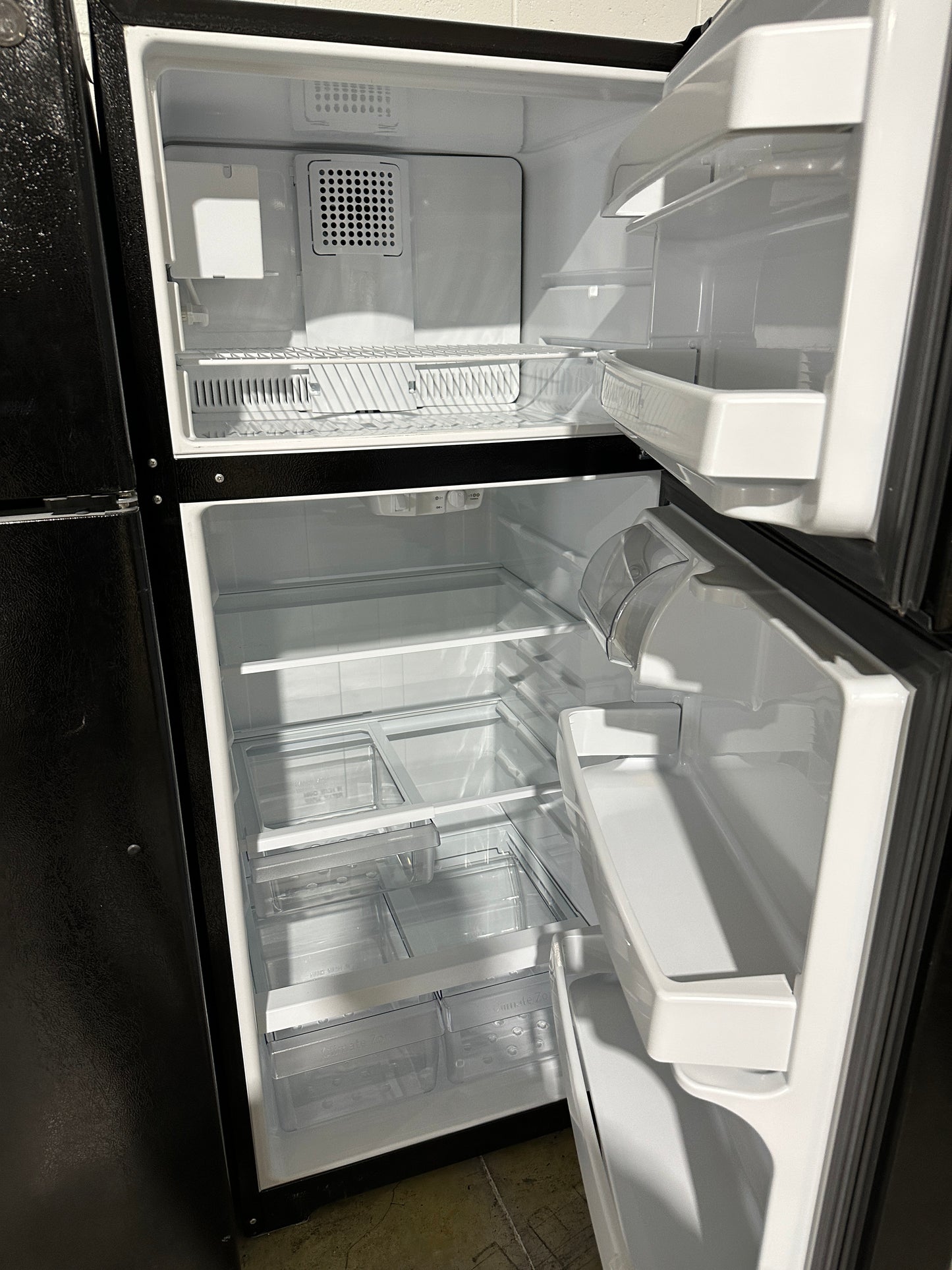 TOP FREEZER GE REFRIGERATOR - REF12042S GIE18GTNRBB