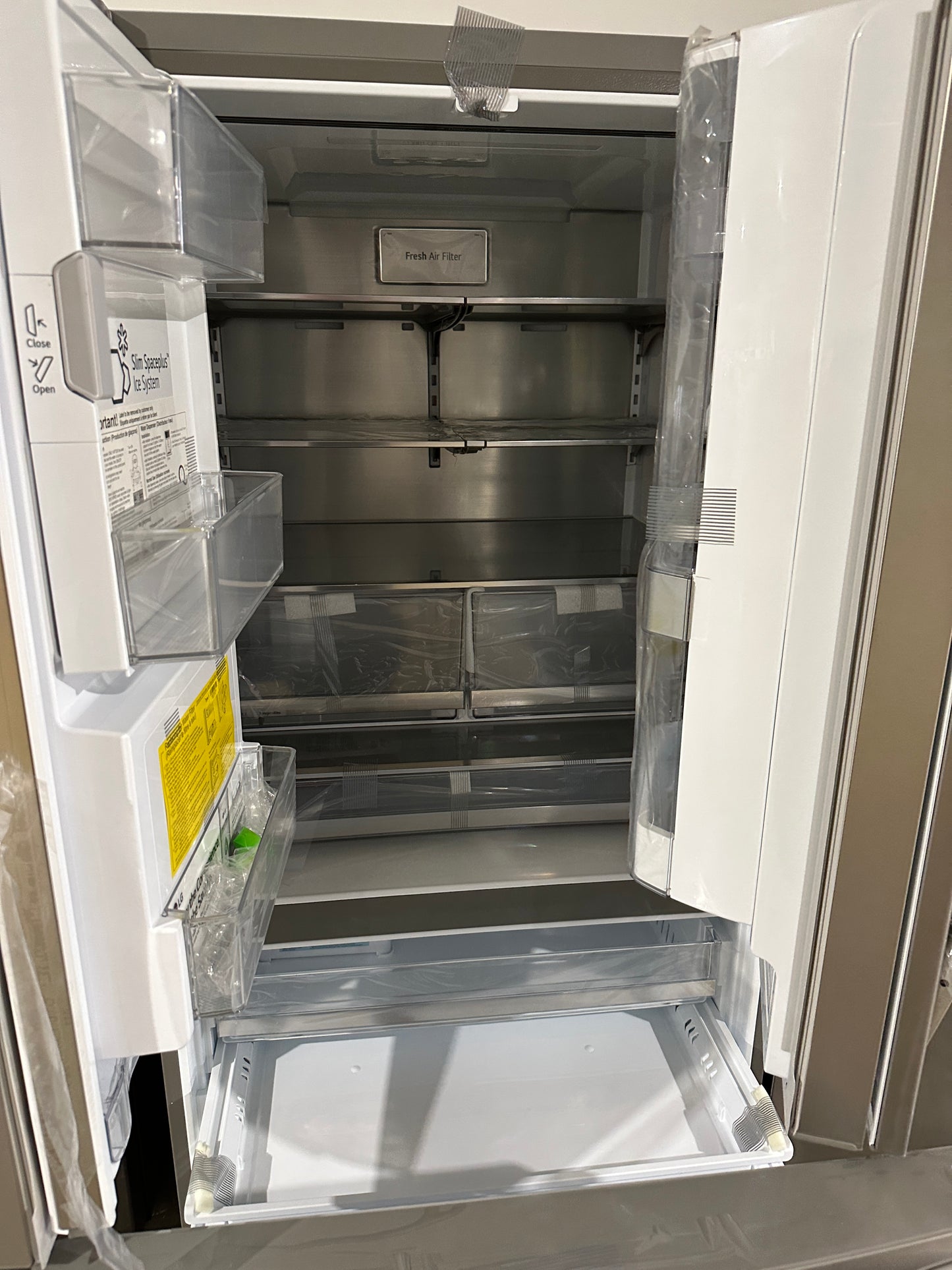 GREAT NEW LG REFRIGERATOR with CRAFT ICE - REF11401S LRFDS3016S