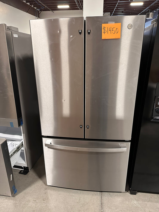 GE FRENCH DOOR REFRIGERATOR with INTERNAL WATER - REF12685 GNE27JYMFS