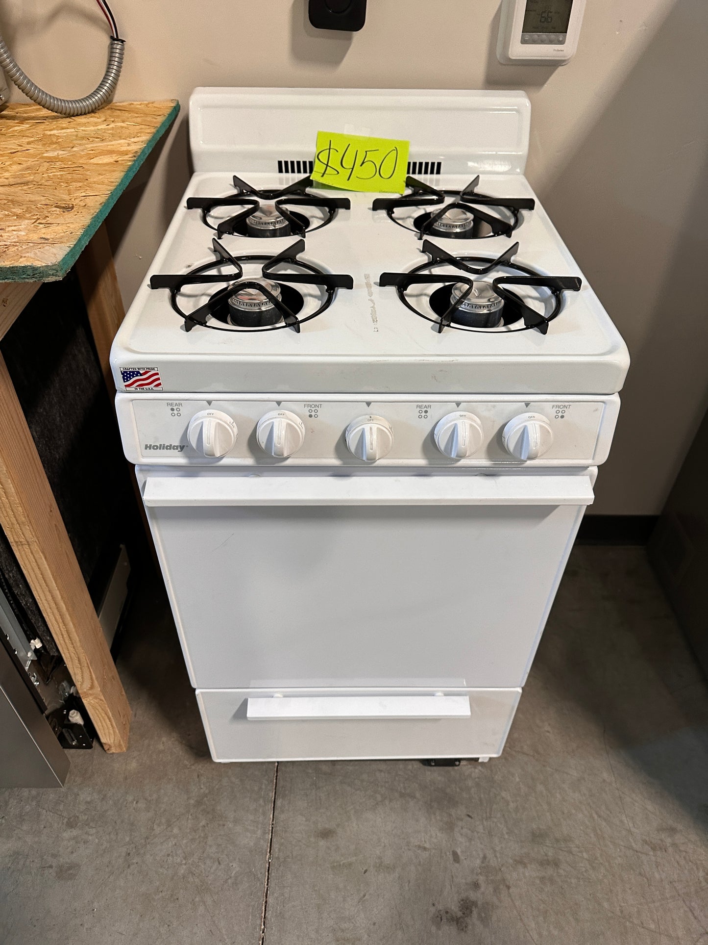 NEW SPARK IGNITION GAS RANGE - GREAT FOR SMALL SPACES - RAG11733
