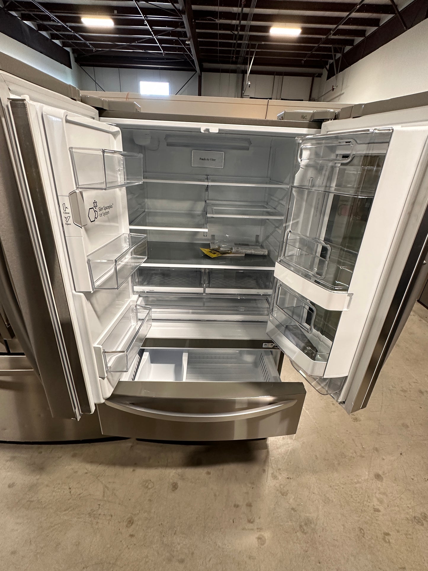 GREAT NEW SMART LG REFRIGERATOR with INSTAVIEW - REF12688