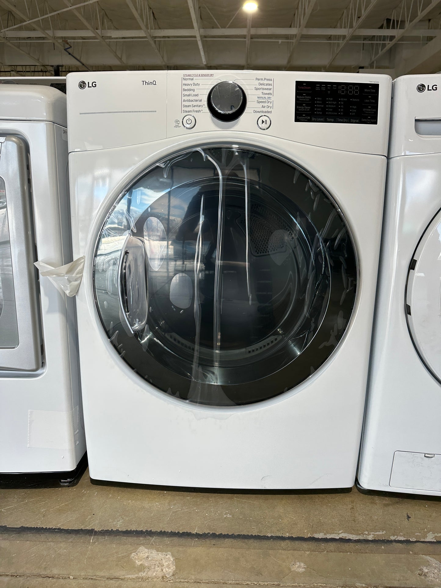 GREAT NEW LG DRYER WITH STEAM AND SENSOR DRY - DRY11706S DLEX3900W