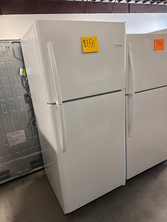 NEW FRIGIDAIRE TOP-FREEZER REFRIGERATOR - REF12762