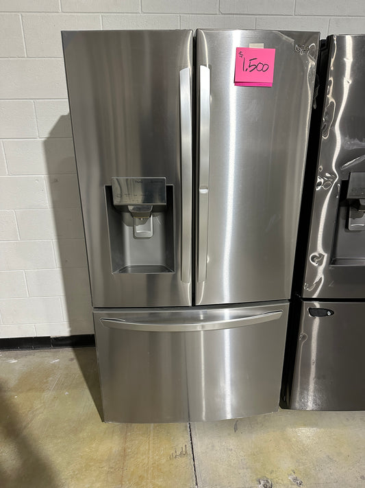 GREAT NEW LG COUNTER DEPTH REFRIGERATOR - REF11442S LRFXC2416S