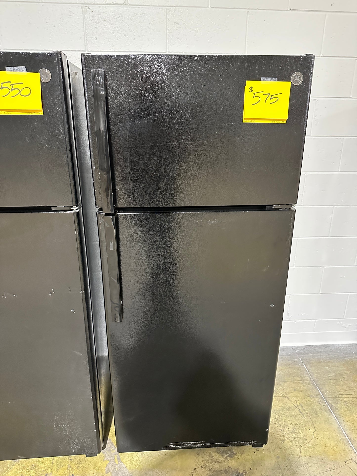 BLACK GE REFRIGERATOR - GREAT FOR GARAGE - REF12029S GIE18GTNRBB