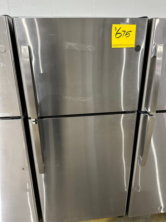 GREAT NEW GE REFRIGERATOR - REF12028S GIE19JSNRSS