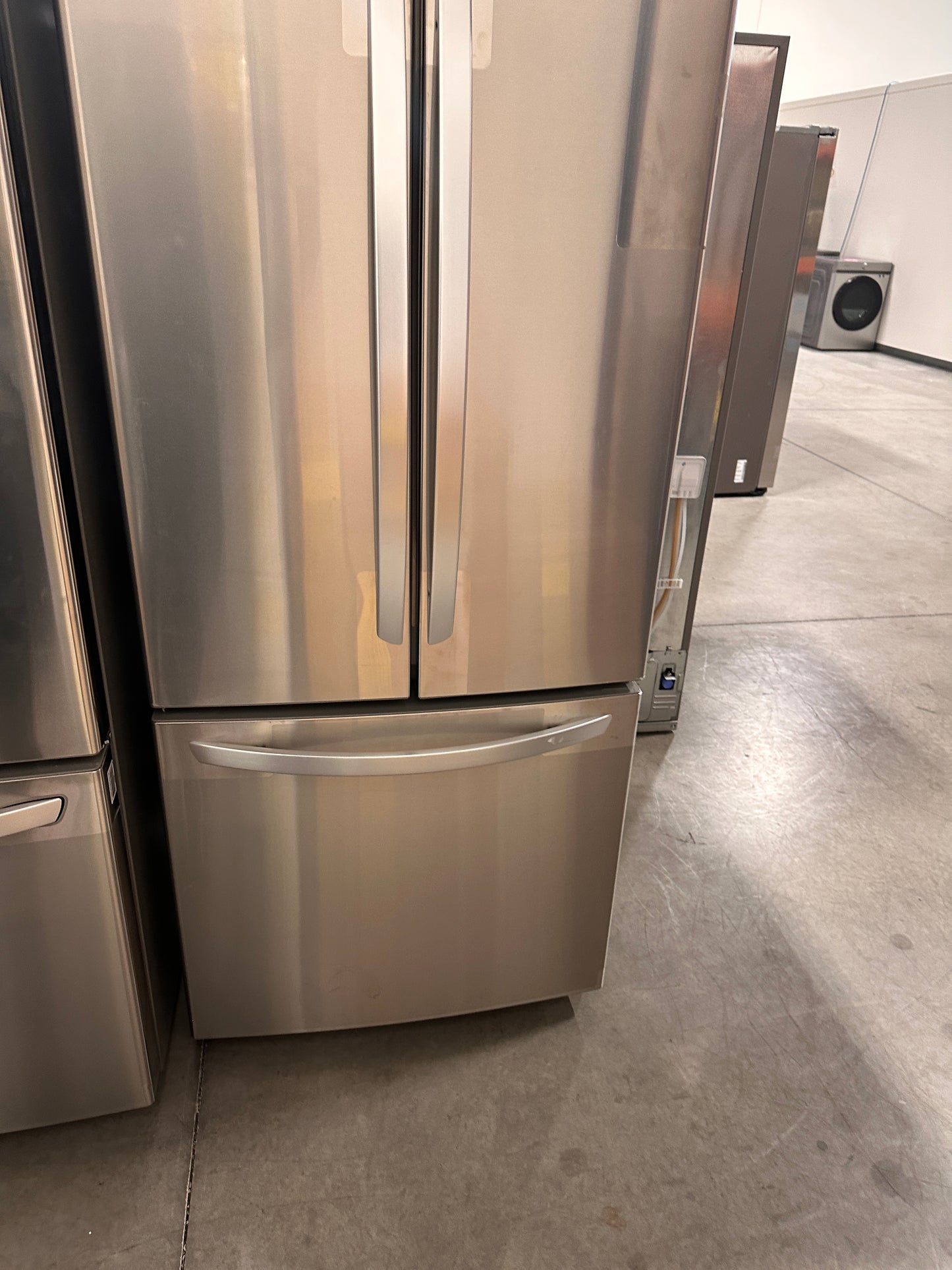 NEW STAINLESS STEEL LG FRENCH DOOR REFRIGERATOR - REF12373 LFCS22520S
