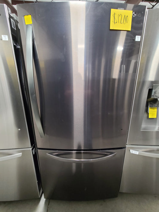 NEW LG BOTTOM FREEZER BLACK STAINLESS FRIDGE LRDCS2603D - REF12198